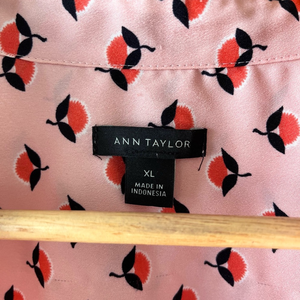 Ann Taylor Pink Sleeveless Floral-Print Button Front Blouse Size XL - Feminine - Picture 4 of 7